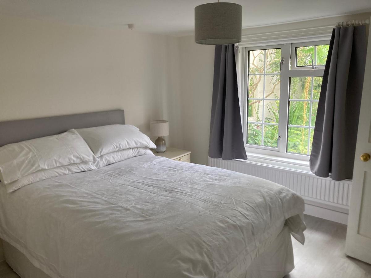 Bryntirion Farmhouse Apartment With Hot Tub Llanfair Caereinion Exterior foto