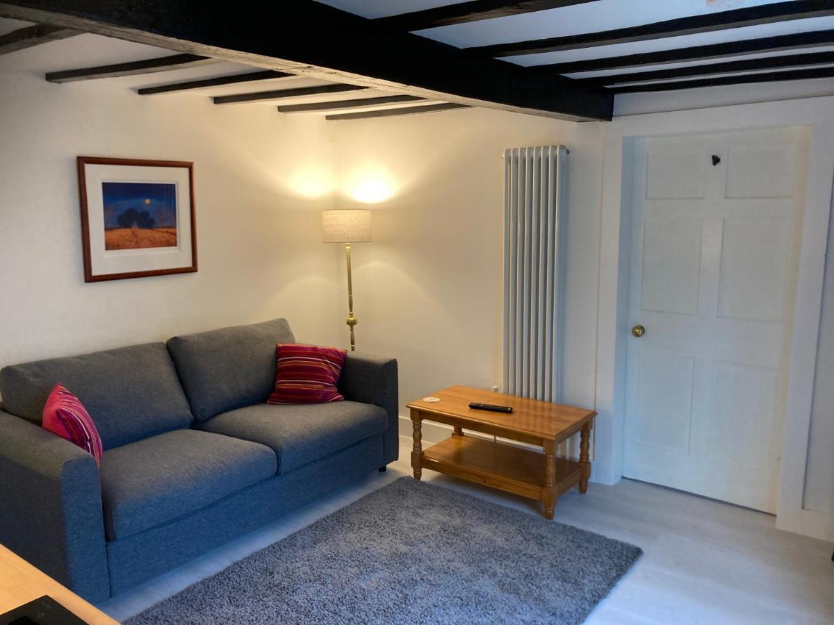 Bryntirion Farmhouse Apartment With Hot Tub Llanfair Caereinion Exterior foto