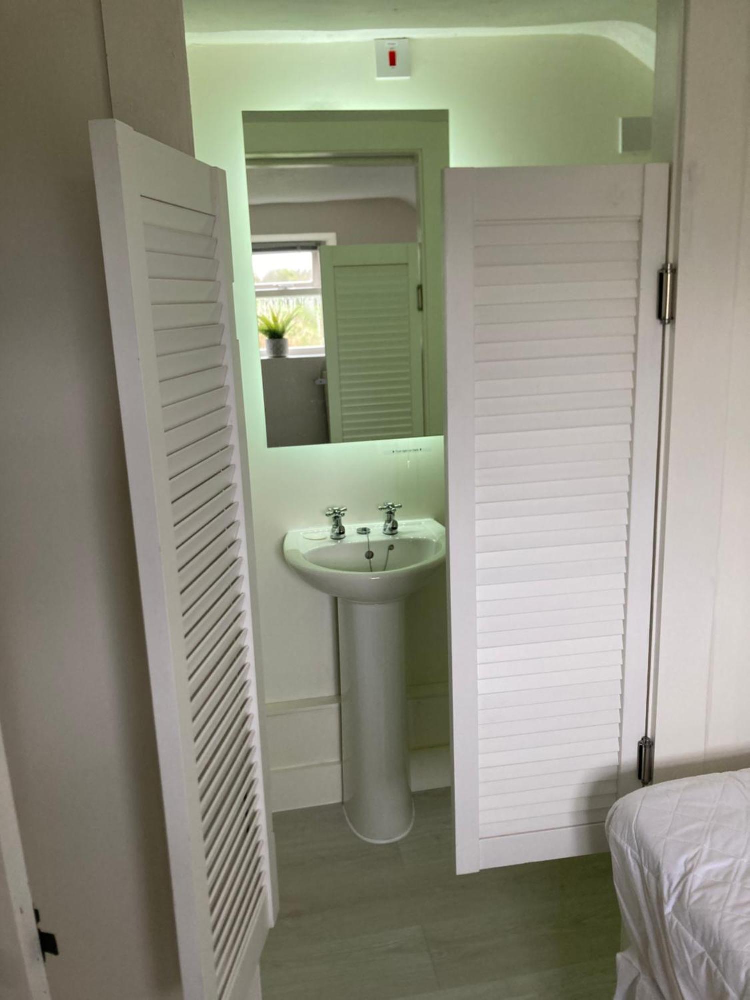 Bryntirion Farmhouse Apartment With Hot Tub Llanfair Caereinion Exterior foto